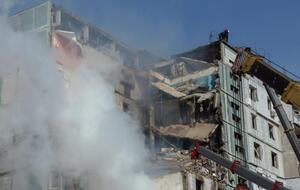 В Умані, за даними МВС, о 4.30 28 квітня в багатоповерхівку влучила російська ракета Х-101