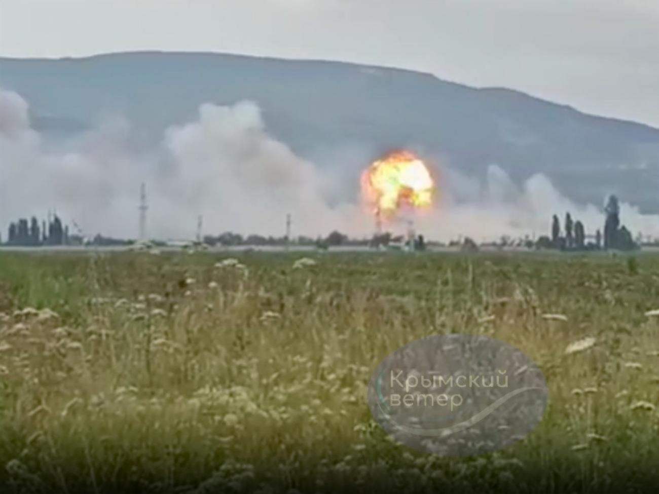 На Старокрымском полигоне видны взрывы