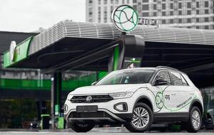 По условиям акции, с марта этого года водители заправлялись в сети от 25 литров любым видом топлива и собирали слова из выпадавших в чеках букв