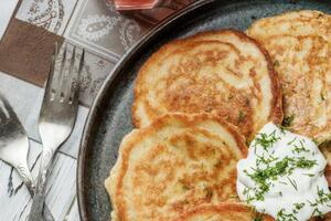 Овсяноблины готовятся на сухой сковороде