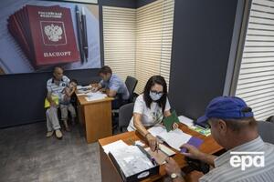 Окупанти змушують українців отримувати паспорти РФ під загрозою звільнення