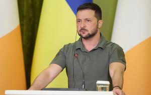 РФ заставляет партнеров и ООН "открыть что-то, снять санкции с чего-то", отметил Зеленский