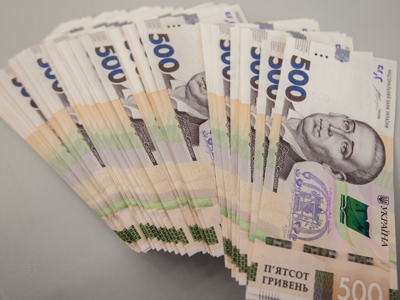 Торги відбулися в день їхнього оголошення