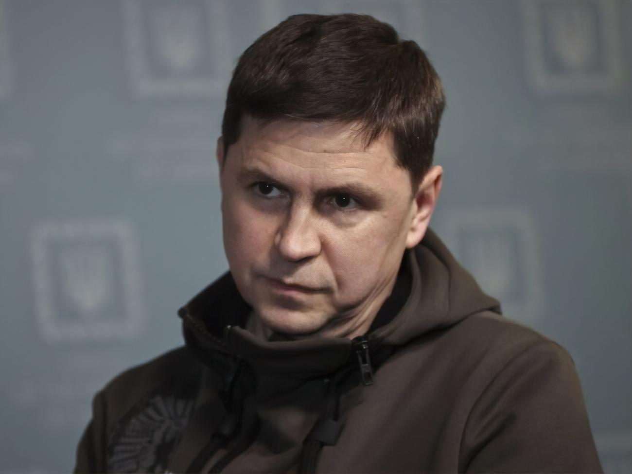 Подоляк заявив про цинізм російської влади у зв'язку з ідеєю скеровувати охочих відпочити у Криму росіян через тимчасово окупований "сухопутний коридор"