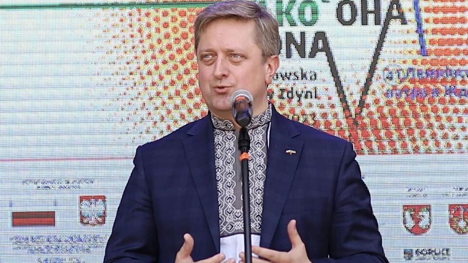 По словам Зварыча, поляки осознают, что украинцы борются не только за себя, но и за интересы Польши