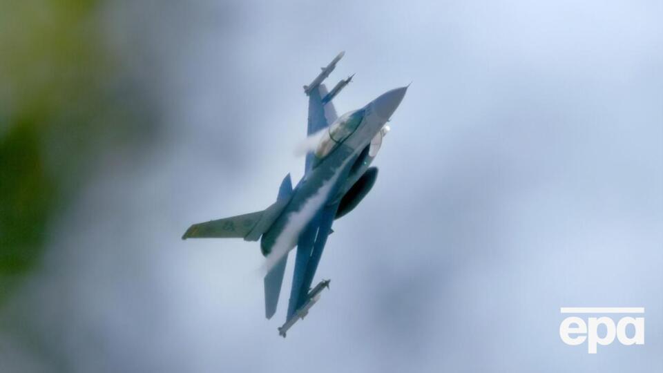 Самолеты F-16 прибудут в Украину в следующем году, заявил министр обороны Украины