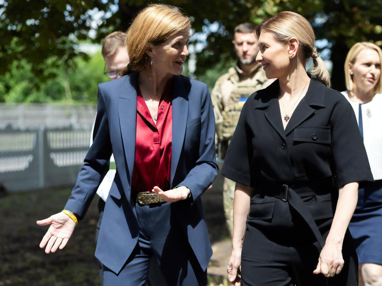 Зеленская вместе с Пауэр посетила амбулаторию в селе Ирпенской общины