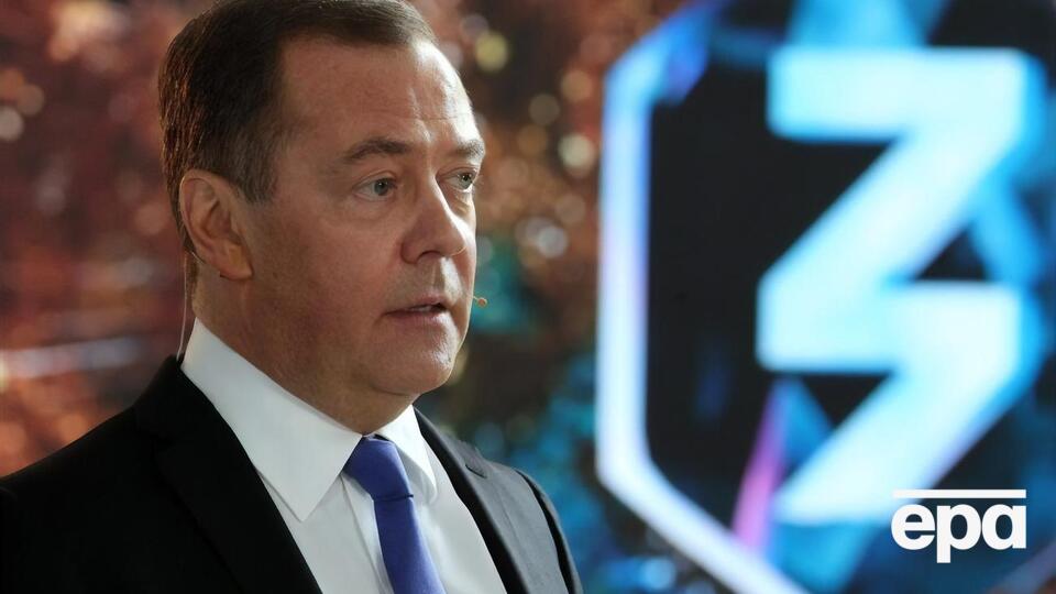Медведев написал статью о "враждебном Западе"