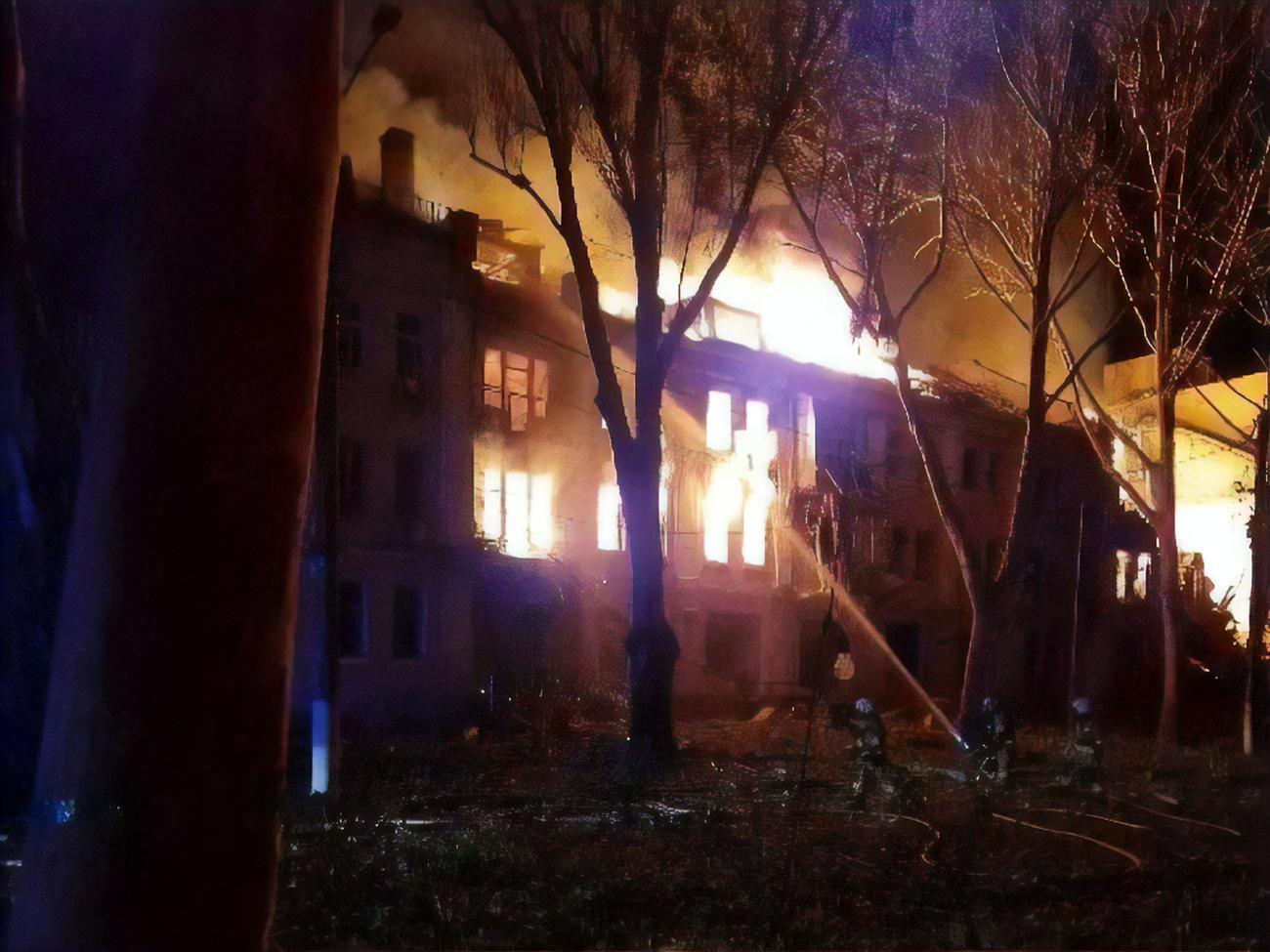 Из-под завалов спасли мужчину и женщину