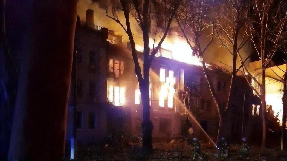 Из-под завалов спасли мужчину и женщину