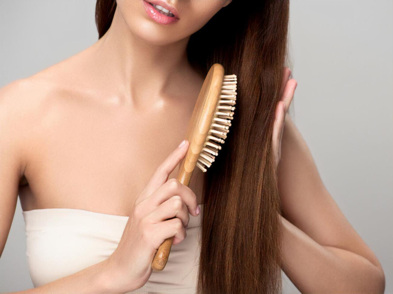 Щетку нужно мыть шампунем