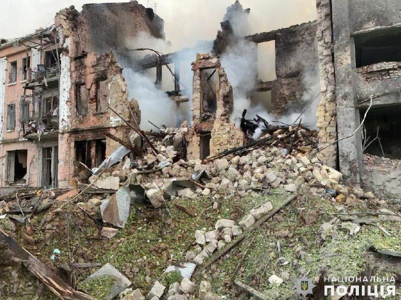 Російські окупанти третю ніч поспіль здійснюють масовані атаки на південні регіони України