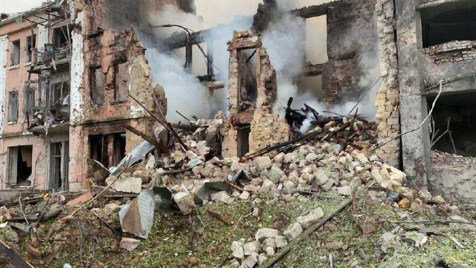 Російські окупанти третю ніч поспіль здійснюють масовані атаки на південні регіони України