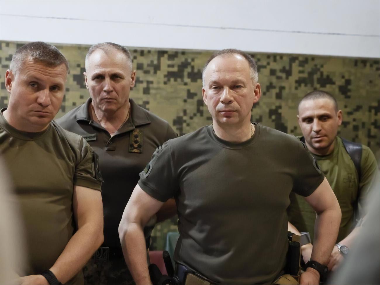 Сирський (другий праворуч) наголосив, що ЗСУ ретельно планують свої операції та здатні досягати успіху