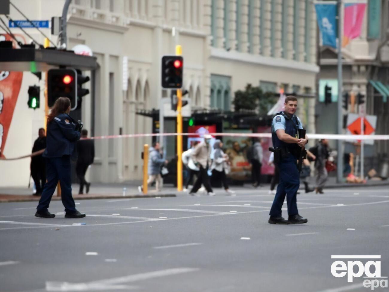 Стрельба произошла рядом с отелем, где остановились норвежские футболистки, отмечает Reuters