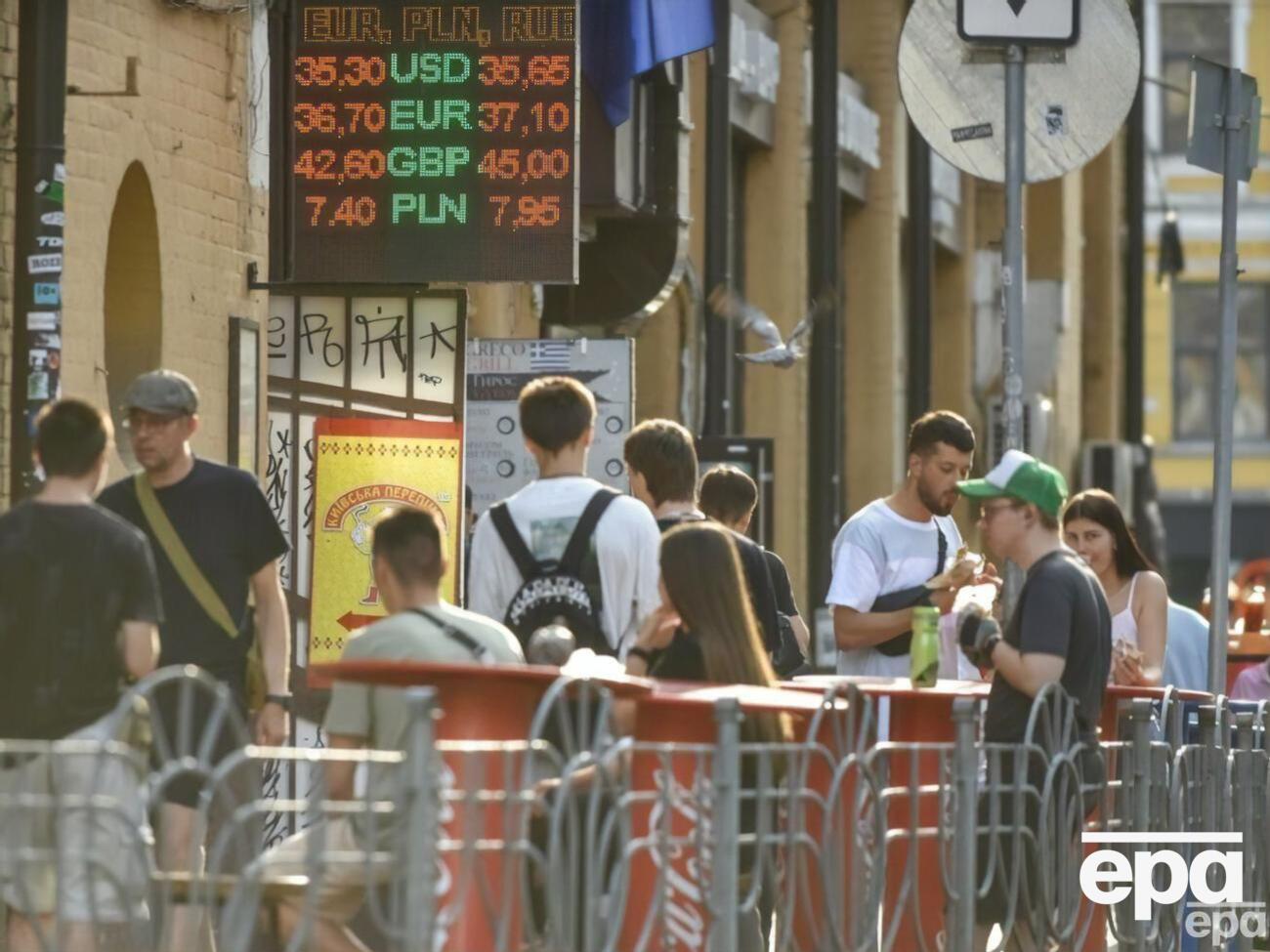 Регулятор продаватиме велику кількість валюти, реагуючи на зміну ринкових сил