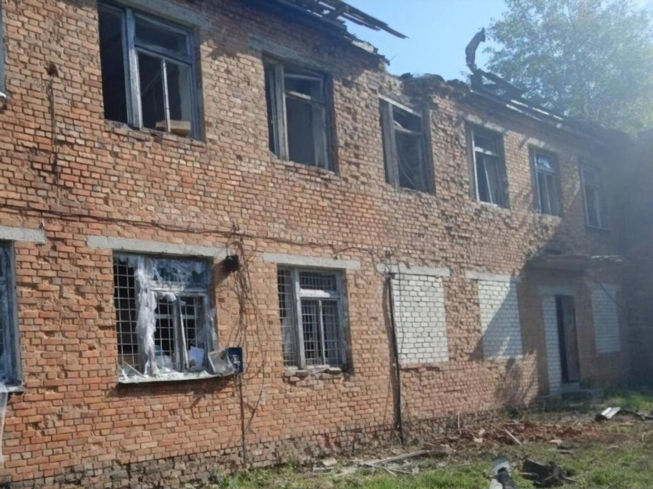 Удар припав на двоповерховий житловий будинок і адмінкорпус