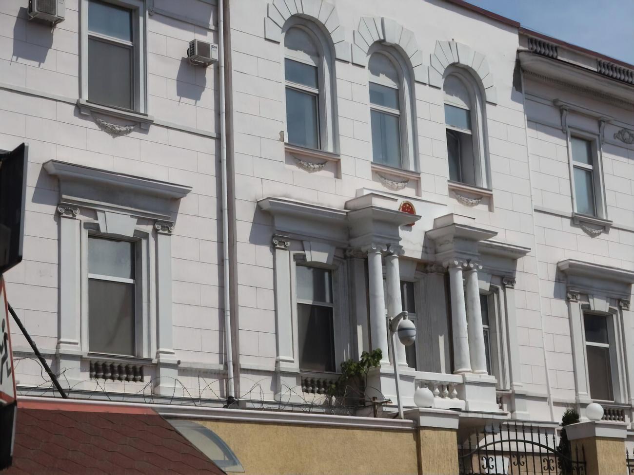 Будівля консульства постраждала під час атаки РФ на Одеський морський порт