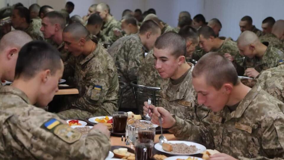 Колишніх чиновників Міноборони підозрюють у завданні збитків державі під час закупівлі продуктів для армії у розмірі 12 млн грн