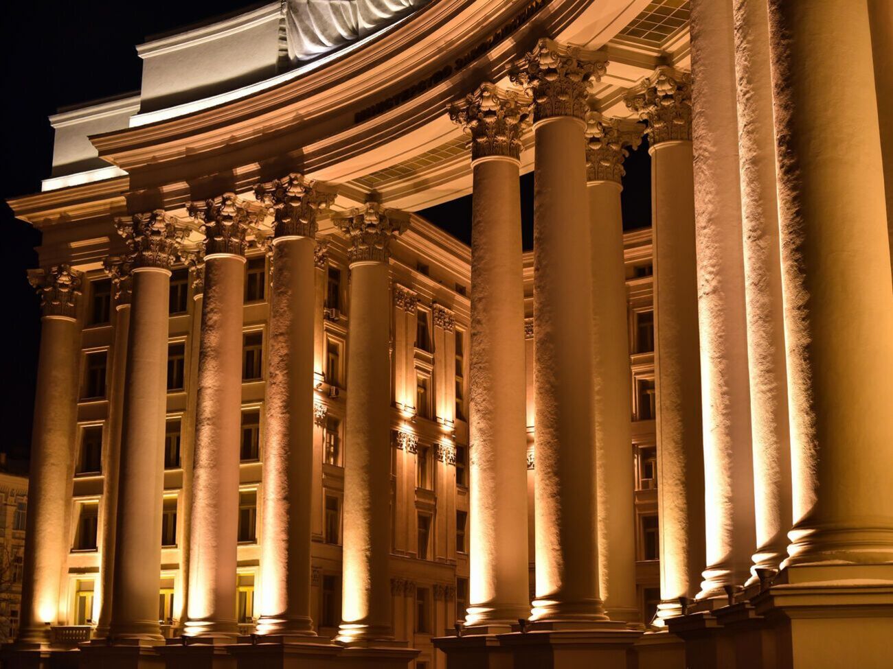 Реэкспорт с территории Кыргызстана в РФ товаров, которые могут использоваться для войны, будет расцениваться Киевом как недружественные действия, отметили послу&nbsp;Кадыркулову в МИД Украины