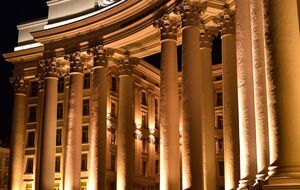 Реэкспорт с территории Кыргызстана в РФ товаров, которые могут использоваться для войны, будет расцениваться Киевом как недружественные действия, отметили послу Кадыркулову в МИД Украины