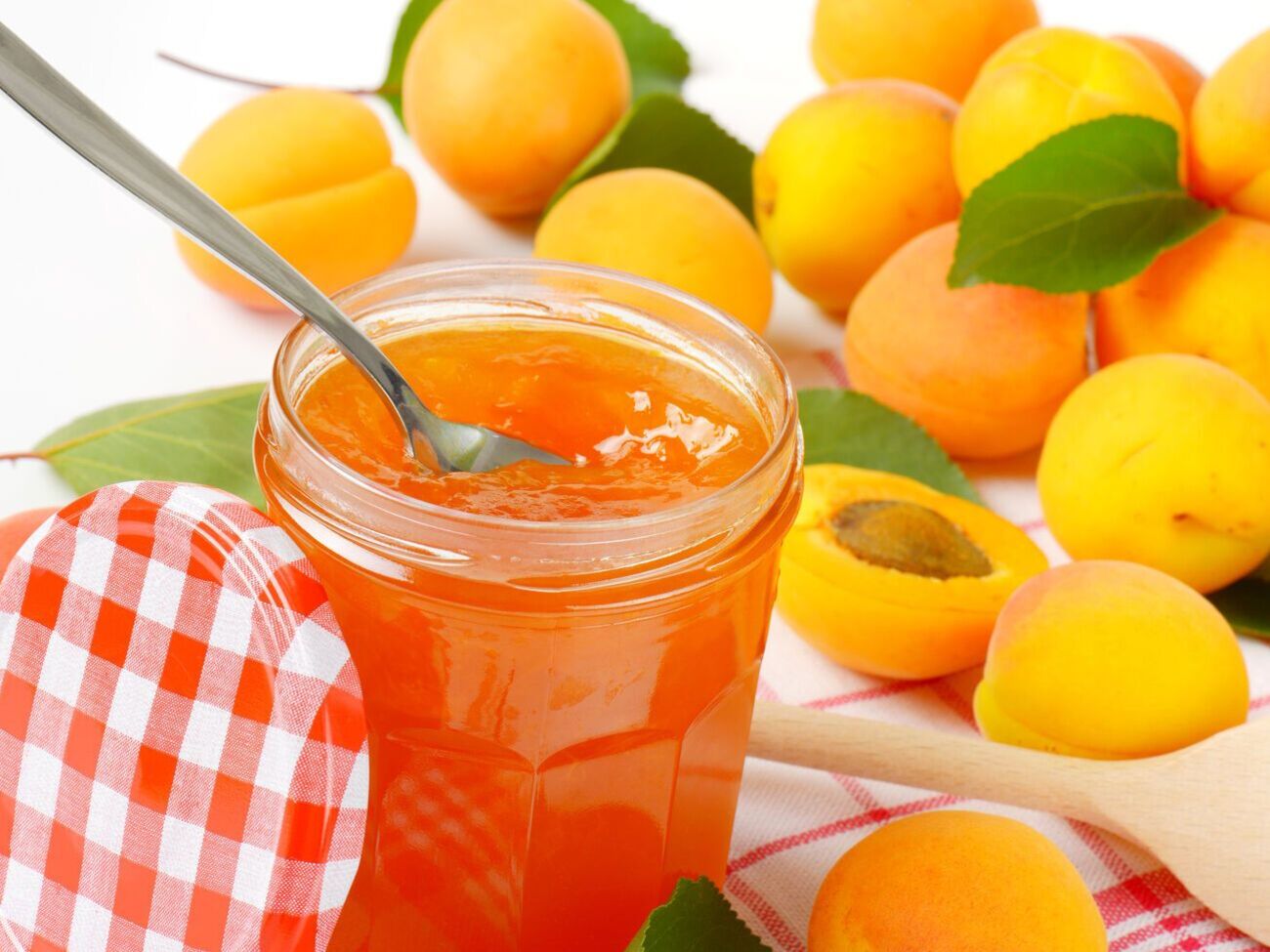 Для варенья подойдут абрикосы любого сорта