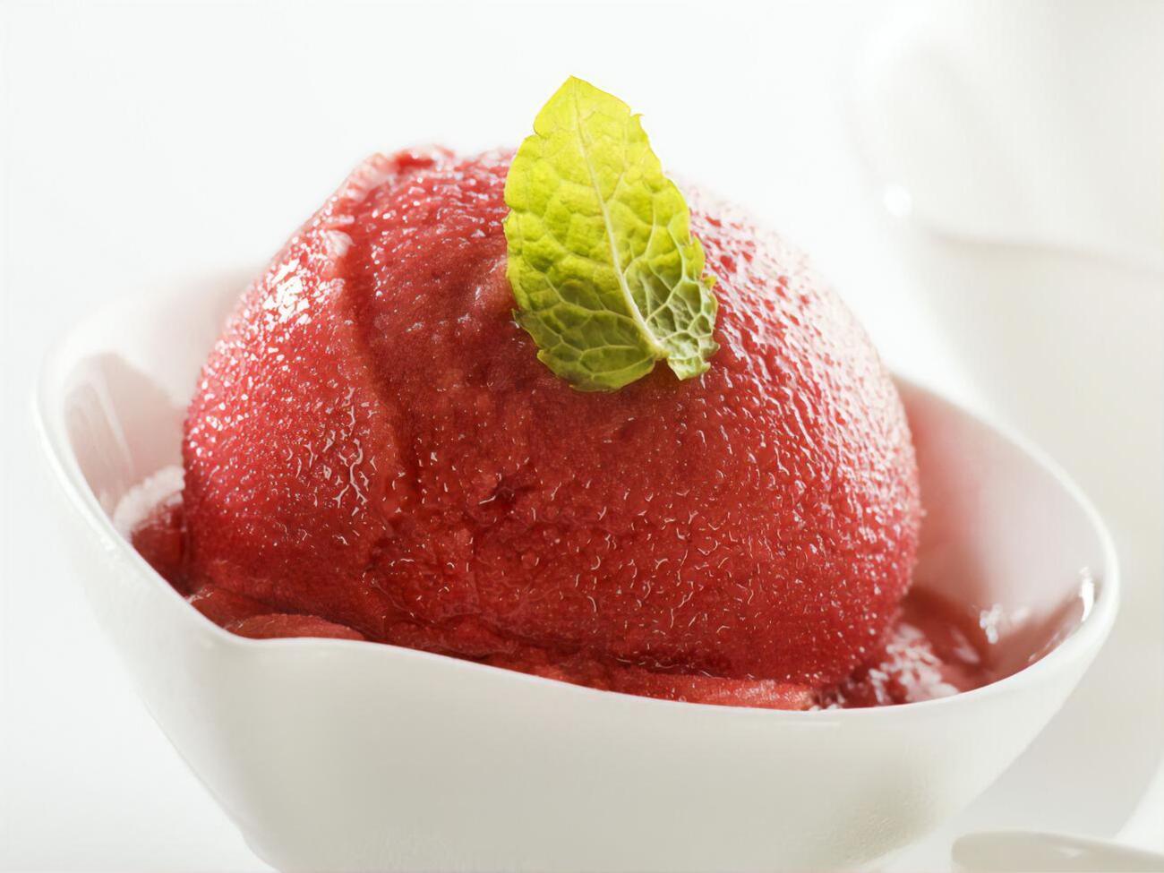 Сорбет нужно замораживать шесть-семь часов