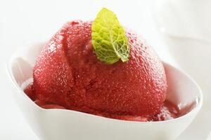 Сорбет нужно замораживать шесть-семь часов