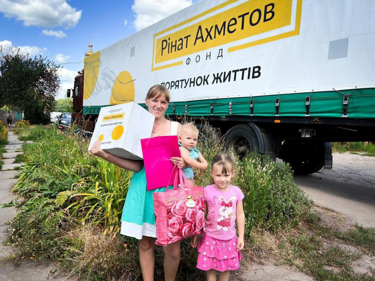 С 2014 года Фонд передал жителям Украины 13 млн продуктовых наборов