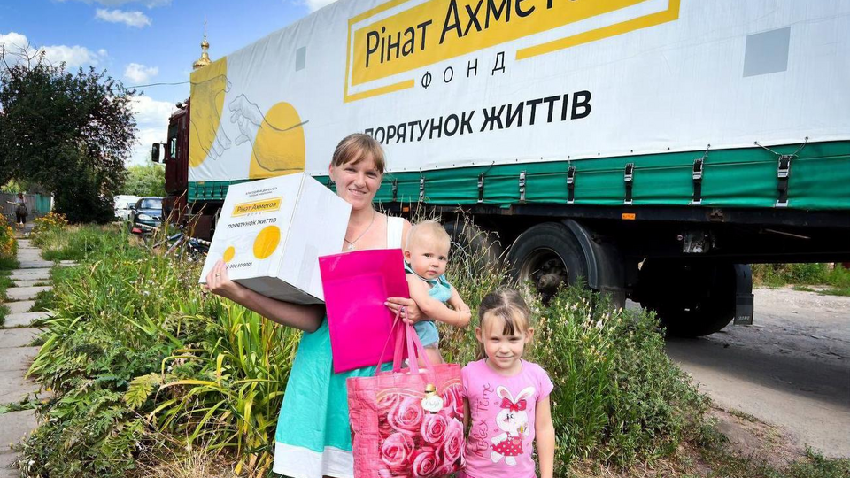 С 2014 года Фонд передал жителям Украины 13 млн продуктовых наборов