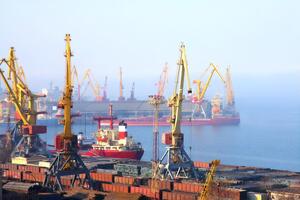 19 июля РФ заявила, что в связи с выходом из "зерновой сделки" она будет считать все суда, следующие в акватории Черного моря в украинские порты, потенциальными перевозчиками грузов военного назначения