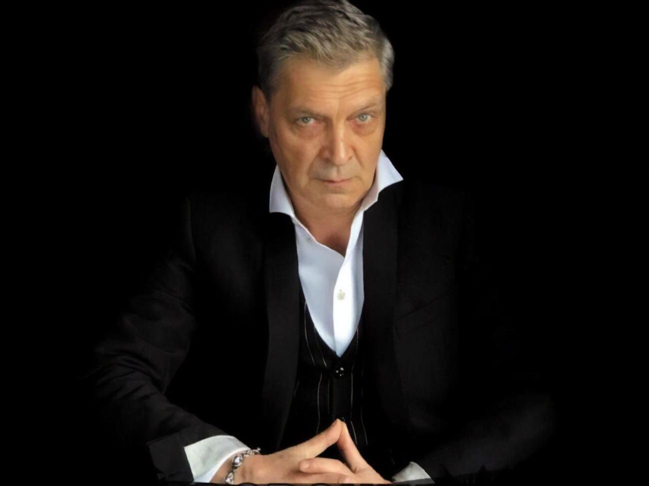 Невзоров зазначив, що російська армія не чинила жодного спротиву заколоту