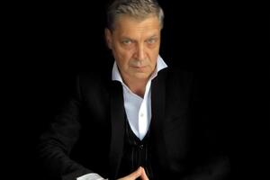 Невзоров зазначив, що російська армія не чинила жодного спротиву заколоту