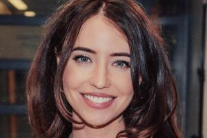 Дорофєєва на своєму весіллі була у фаті ручної роботи від The Coat