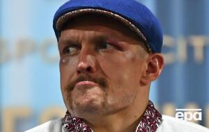21 серпня 2022 року Усик (на фото) у бою проти британця Джошуа захистив чемпіонські пояси IBF, WBA, WBO й IBO