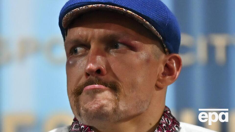 21 серпня 2022 року Усик (на фото) у бою проти британця Джошуа захистив чемпіонські пояси IBF, WBA, WBO й IBO