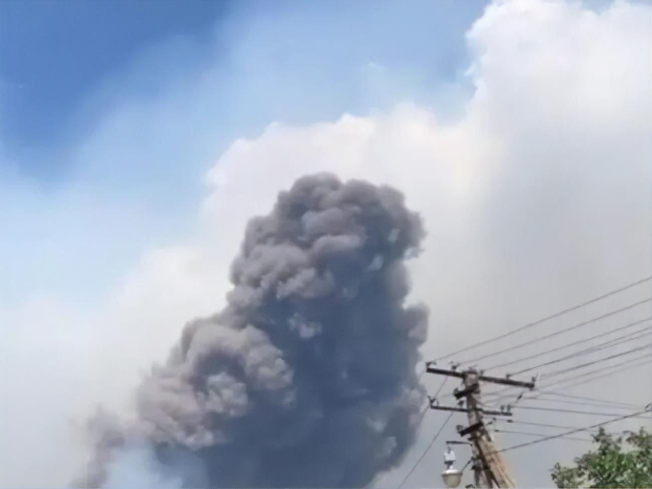 У мережі публікують відео масштабної пожежі