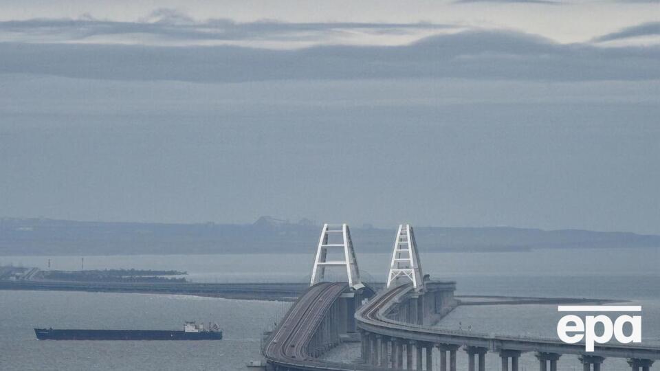 На Крымском мосту несколько раз происходили взрывы