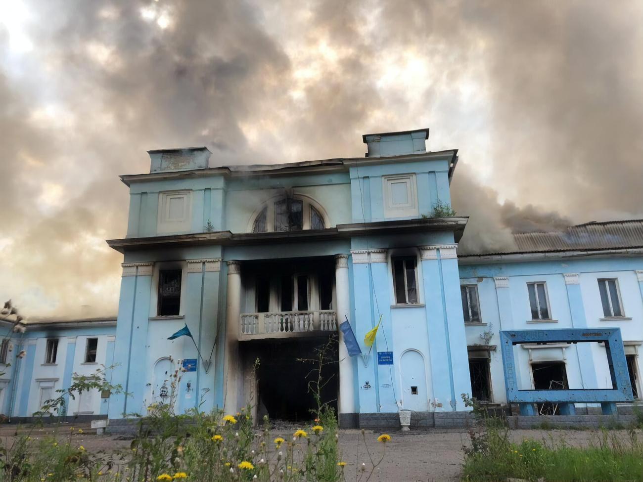 Кириленко повідомив, що палац культури згорів