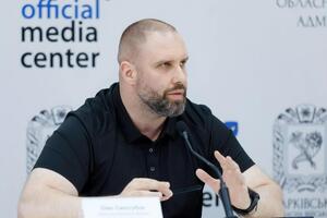 По словам Синегубова, оккупанты из артиллерии, минометов и с использованием авиации массово обстреляли ряд населенных пунктов Харьковской области