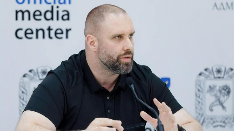 По словам Синегубова, оккупанты из артиллерии, минометов и с использованием авиации массово обстреляли ряд населенных пунктов Харьковской области
