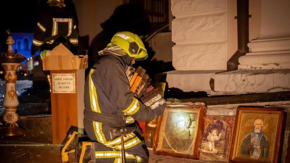 Богослужения в разрушенном храме проводили священники УПЦ МП