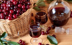 Готовится наливка достаточно долго. Она должна настояться как минимум два месяца