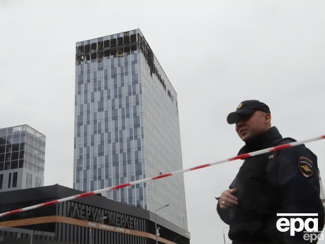 За даними екстрених служб, пошкоджено дві нежитлові будівлі в центрі столиці РФ