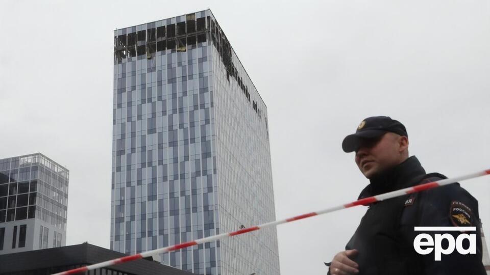 За даними екстрених служб, пошкоджено дві нежитлові будівлі в центрі столиці РФ