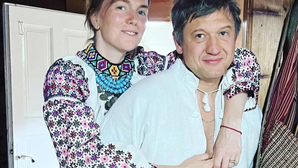 Литковская: Мой любимый, именно ты даришь мне краски жизни и мира, именно с тобой глубины океана и высоты гор – как одно дыхание, как один взмах крыльев