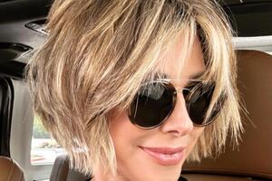 Щоб досягти характерного для кудлатого боба ефекту недбалості, майстри поєднують м'яке градуювання з бритвою або зубчастими ножицями