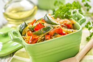 Сумарно овочі запікають 40 хвилин