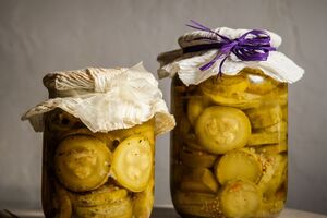 Для консервації знадобляться молоді кабачки