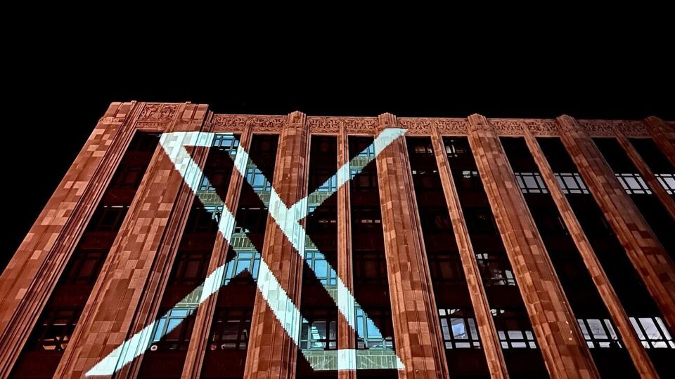 На будівлі офісу колишнього Twitter з'явилася нова назва соцмережі